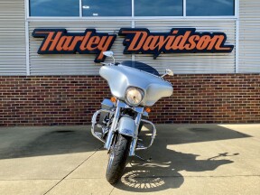 2010 Harley-Davidson® Street Glide® Brilliant Silver thumb 3