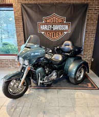 2020 Harley-Davidson® Tri Glide® Ultra FLHTCUTG Spruce thumb 1