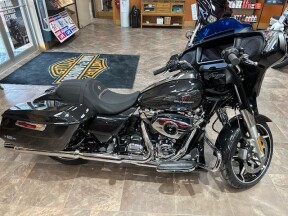 2026 Harley-Davidson® Street Glide® Midnight Ember Chrome Trim thumb 3