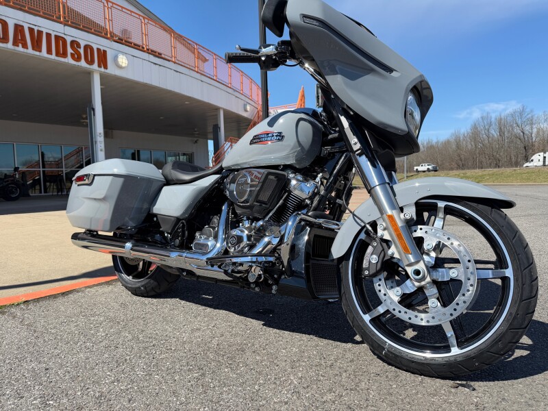 2026 Harley-Davidson® Street Glide® Dark Billiard Gray Chrome Trim
