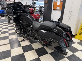 2025 Harley-Davidson® Road Glide® Vivid Black - Black Finish thumb 2
