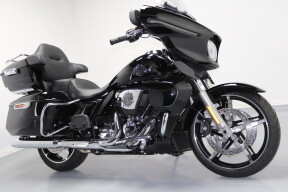 2025 Harley-Davidson® Street Glide™ Ultra Vivid Black thumb 2