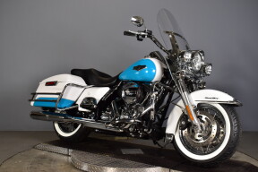 2016 Harley-Davidson® Road King® Classic FLHRC thumb 2