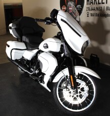2026 Harley-Davidson® Street Glide Limited FLHXL thumb 0