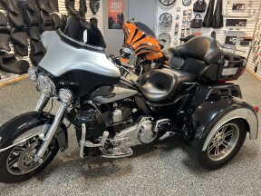 2013 Harley-Davidson® FLHTCUTG Tri Glide™ Ultra Classic® thumb 2