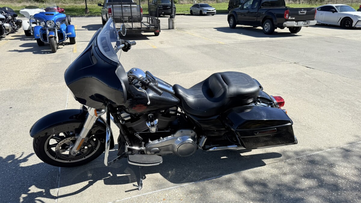 FLHT 2021 Electra Glide® Standard, photo 12