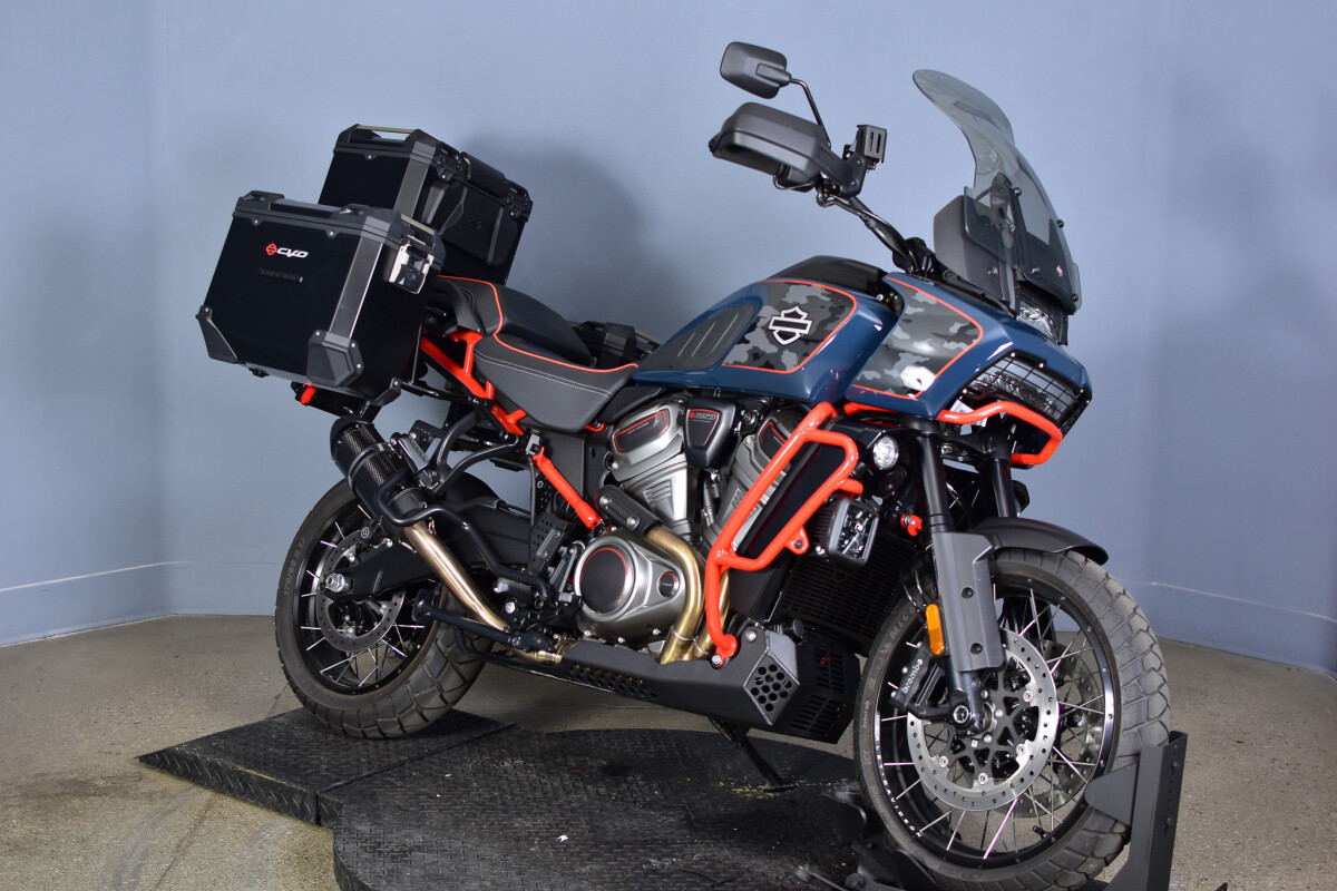 2025 Harley-Davidson® CVO™ Pan America® RA1250SE, photo 2