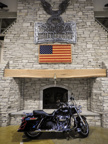 Harley-Davidson® Road King® 2022 FLHR BLACK