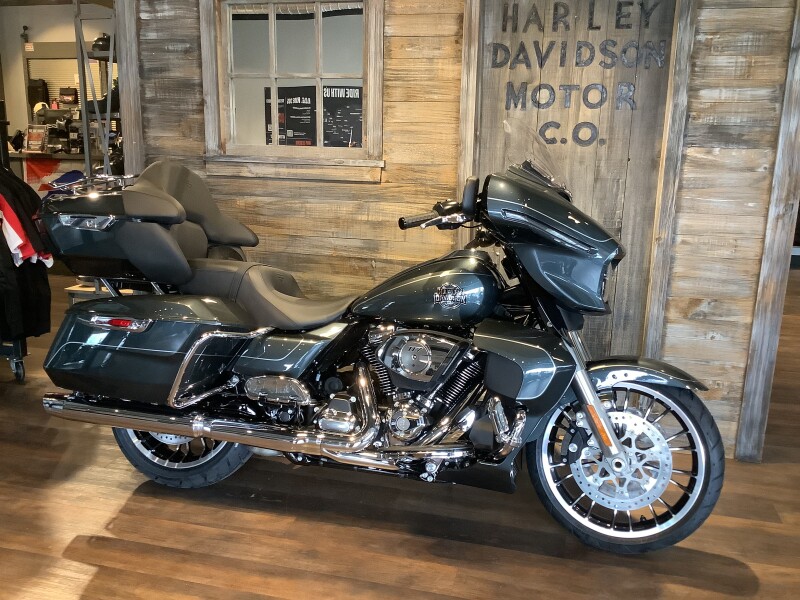 Harley-Davidson® Street Glide Limited 2026 FLHXL T15-26 Iron Horse Metallic Chrome Trim