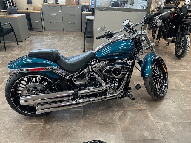 2026 Harley-Davidson® Breakout® Teal Thunder Chrome Trim