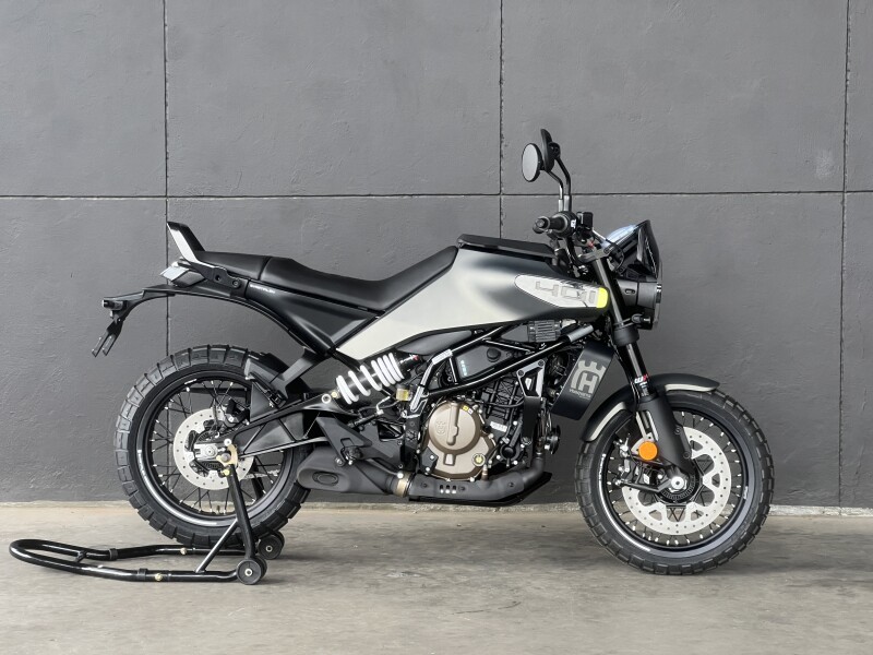 2024 HUSQVARNA SVARTPILEN 401 BLACK