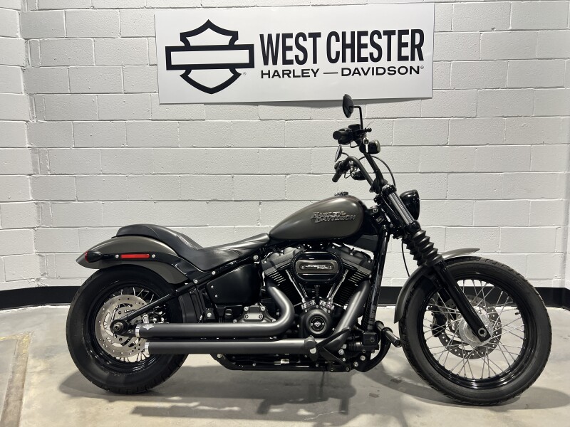 2018 Harley-Davidson® Street Bob® Industrial Gray Denim/Black Denim FXBB