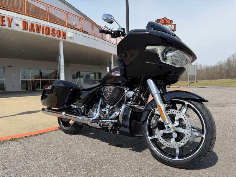 2026 Harley-Davidson® Road Glide® Vivid Black Chrome Trim