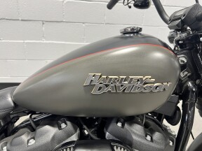 2018 Harley-Davidson® Street Bob® Industrial Gray Denim/Black Denim FXBB thumb 3