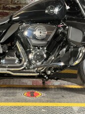 Harley-Davidson® Street Glide™ Ultra 2025 FLHXU VIVID BLACK thumb 2