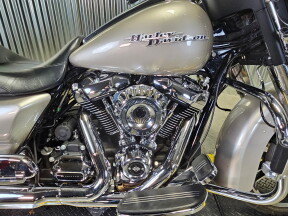 2018 Harley-Davidson® Street Glide® Silver Fortune thumb 3