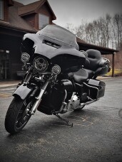 2023 Harley-Davidson® Ultra Limited Vivid Black thumb 0
