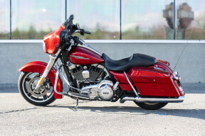 FLHX 2013 Street Glide<sup>®</sup> thumb 2