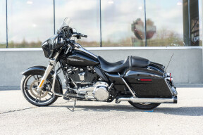 FLHXS 2017 Street Glide® Special thumb 2