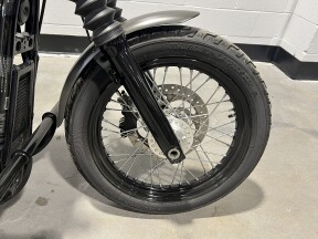 2018 Harley-Davidson® Street Bob® Industrial Gray Denim/Black Denim FXBB thumb 2