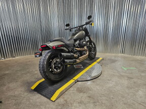 2018 Harley-Davidson® Fat Bob® 114 INDSTRL GRY DNM thumb 2