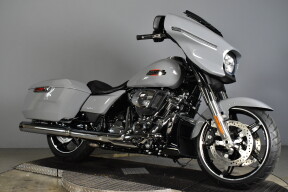 2026 Harley-Davidson® Street Glide® FLHX thumb 2