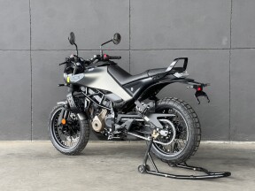 2024 HUSQVARNA SVARTPILEN 401 BLACK thumb 0