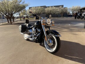 2018 Harley-Davidson® Deluxe Vivid Black thumb 2