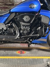 Harley-Davidson® Street Glide™ Ultra 2025 FLHXU BLUE BURST thumb 2