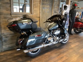 Harley-Davidson® Street Glide Limited 2026 FLHXL T15-26 Iron Horse Metallic Chrome Trim thumb 2