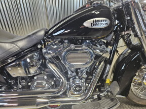 2023 Harley-Davidson® Heritage Classic Vivid Black - Black Finish thumb 3