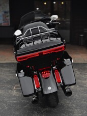 2023 Harley-Davidson® Ultra Limited Vivid Black thumb 1