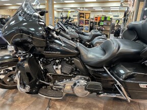 2017 Harley-Davidson® Ultra Limited Black Quartz thumb 2