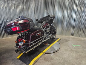 2007 Harley-Davidson® Electra Glide® Ultra Classic® BLACK CHERRY W/PINSTRIPE thumb 2