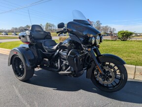2025 Harley-Davidson® Tri Glide® Ultra Vivid Black - Black Finish thumb 3