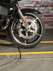 Harley-Davidson® Street Glide™ Ultra 2025 FLHXU VIVID BLACK thumb 1