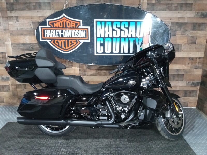 2026 Harley-Davidson® Street Glide Limited Vivid Black Black Trim