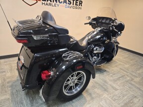 2018 Harley-Davidson® Tri Glide® Ultra Black Tempest  FLHTCUTG thumb 3