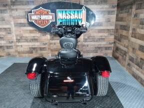 2021 Harley-Davidson® Freewheeler® Vivid Black thumb 1