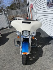 2021 Harley-Davidson® Electra Glide® Revival™ Hi-Fi Blue/Birch White thumb 2