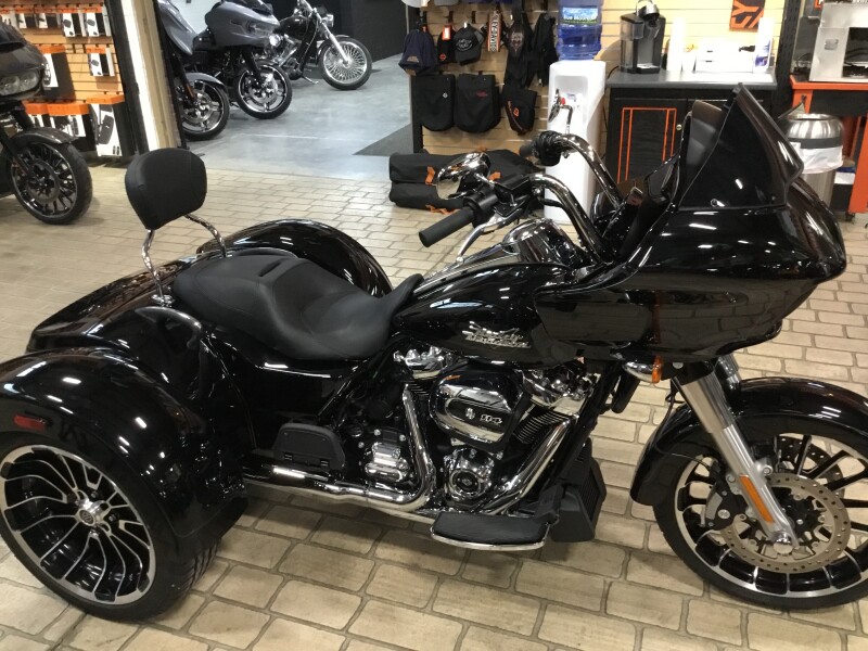 2024 Harley-Davidson® Road Glide® 3 Vivid Black