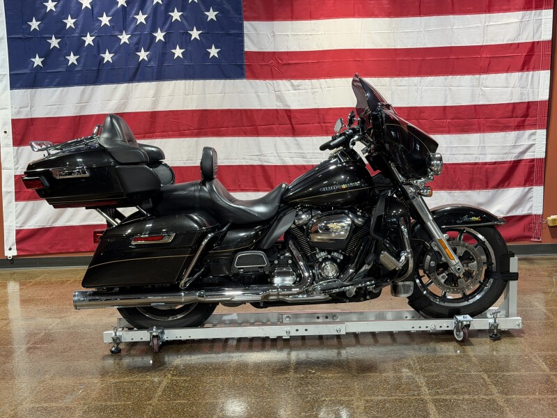 Harley-Davidson® Ultra Limited 2017 FLHTK BLACK QUARTZ W/PINSTRIPE
