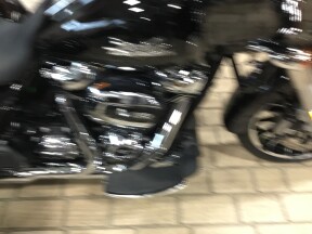 2024 Harley-Davidson® Road Glide® 3 Vivid Black thumb 3