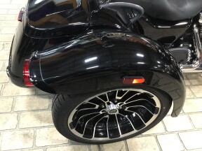 2024 Harley-Davidson® Road Glide® 3 Vivid Black thumb 1