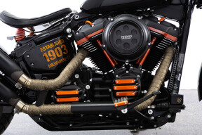 2019 Harley-Davidson® Street Bob® Vivid Black(BOBBER) thumb 2