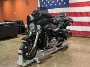 Harley-Davidson® Ultra Limited 2017 FLHTK BLACK QUARTZ W/PINSTRIPE thumb 0