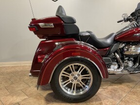 2017 Harley-Davidson® Tri Glide® Ultra Two-Tone Mysterious Red Sunglo/Velocity Red Sunglo FLHTCUTG thumb 0