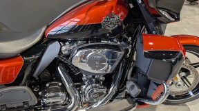 2025 Harley-Davidson® Street Glide™ Ultra Whiskey Fire / Vivid Black thumb 2