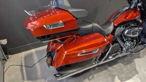 2025 Harley-Davidson® Street Glide™ Ultra Whiskey Fire / Vivid Black thumb 1