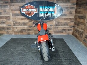 2026 Harley-Davidson® Breakout® Blood Orange Chrome Trim thumb 1